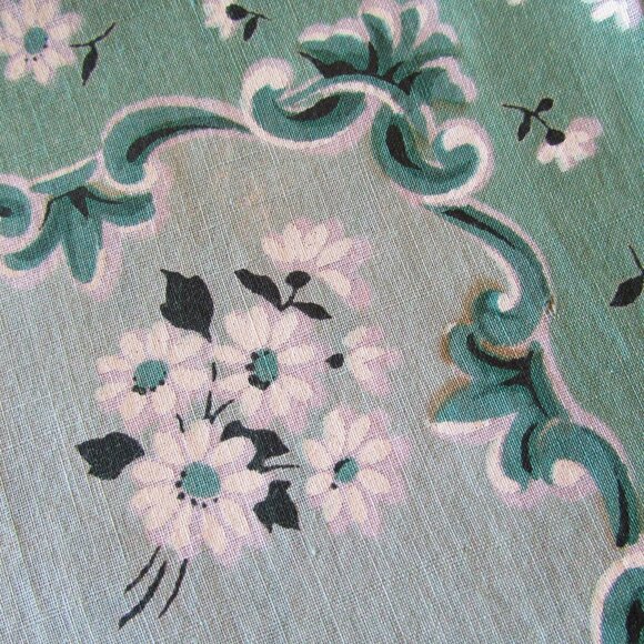 *4/$10*  Vintage Green & White Floral Scalloped Edge Handkerchief 13.5" squared - Picture 9 of 11